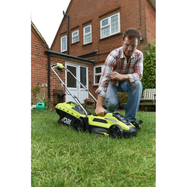фото электрическая газонокосилка ryobi rlm13e33s